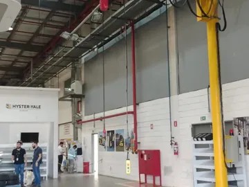 Talha elétrica de 500kg instalada na Hyster-Yale