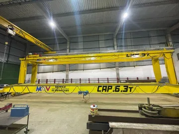 Pórtico rolante instalado, capacidades de 5 e 6,3 toneladas