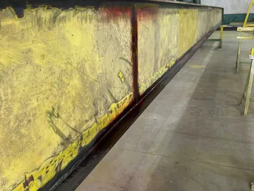 Teste de líquido penetrante em solda estrutural