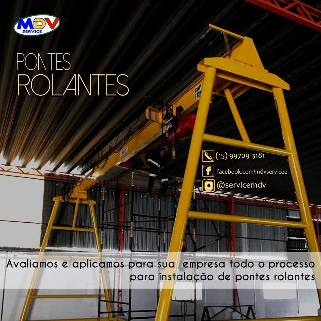 Ponte rolante industrial em operação